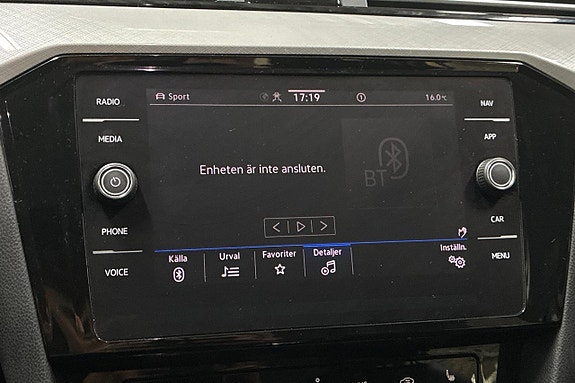 Volkswagen Passat 21 of 27