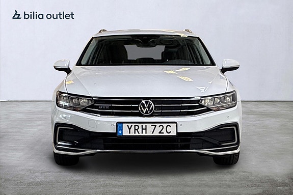 Volkswagen Passat 3 of 27