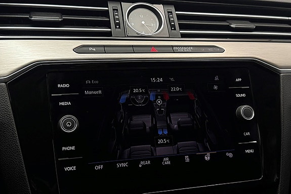 Volkswagen Passat 25 of 30