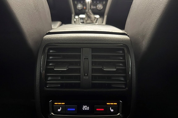 Volkswagen Passat 17 of 30