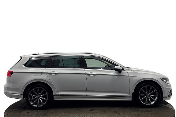 Volkswagen Passat 5 of 30