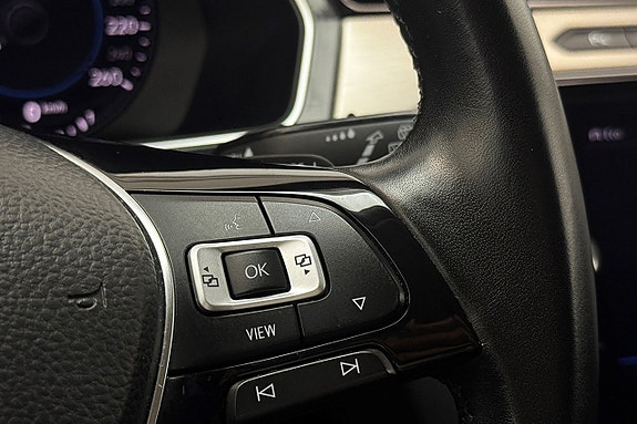 Volkswagen Passat 22 of 30