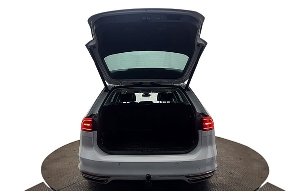 Volkswagen Passat 8 of 30