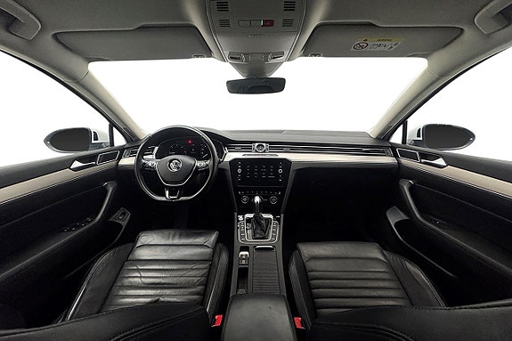 Volkswagen Passat 16 of 30