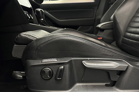 Volkswagen Passat 14 of 30