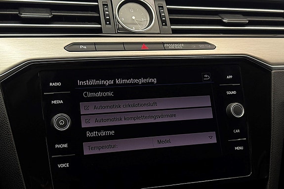 Volkswagen Passat 26 of 30