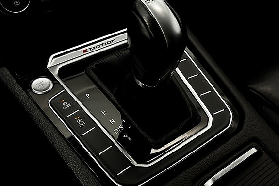 Volkswagen Passat 30 of 30