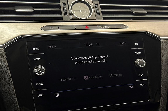 Volkswagen Passat 27 of 30