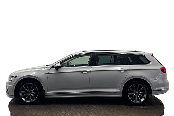 Volkswagen Passat 10 of 30