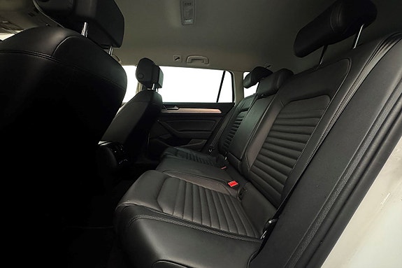 Volkswagen Passat 15 of 30