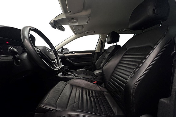 Volkswagen Passat 12 of 30