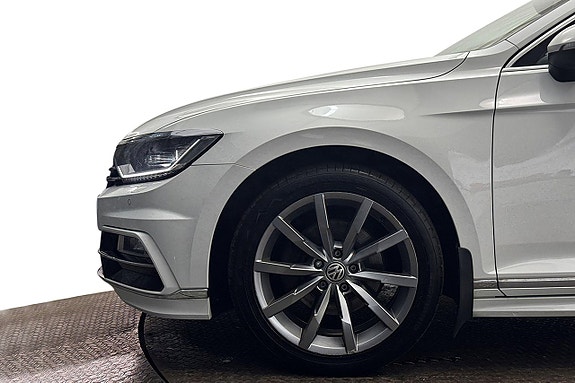 Volkswagen Passat 11 of 30