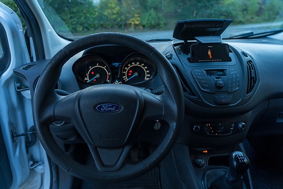 Ford Transit Courier 9 of 20