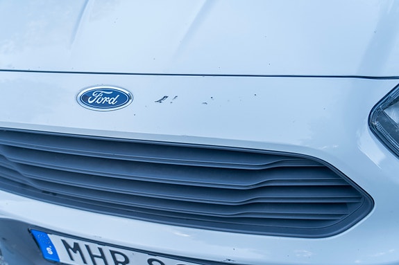 Ford Transit Courier 13 of 20
