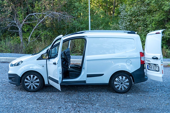 Ford Transit Courier 7 of 20