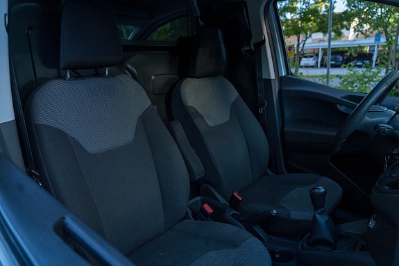 Ford Transit Courier 8 of 20