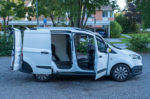 Ford Transit Courier 5 of 20