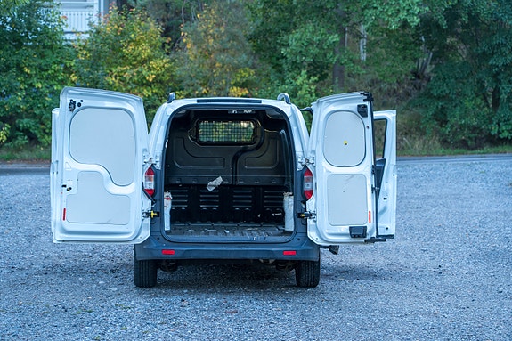 Ford Transit Courier 6 of 20