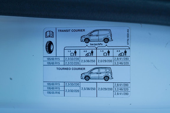 Ford Transit Courier 20 of 20
