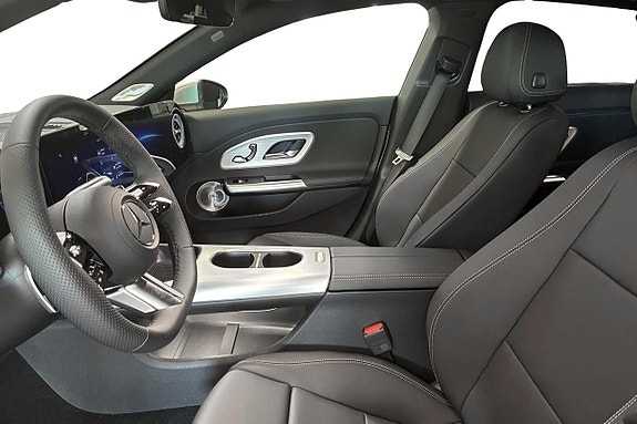 Mercedes-Benz CLA350 11 of 12