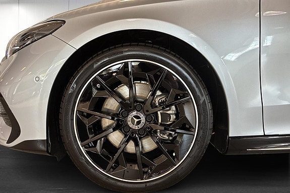 Mercedes-Benz CLA350 5 of 12