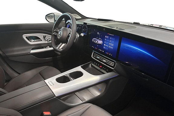 Mercedes-Benz CLA350 9 of 12
