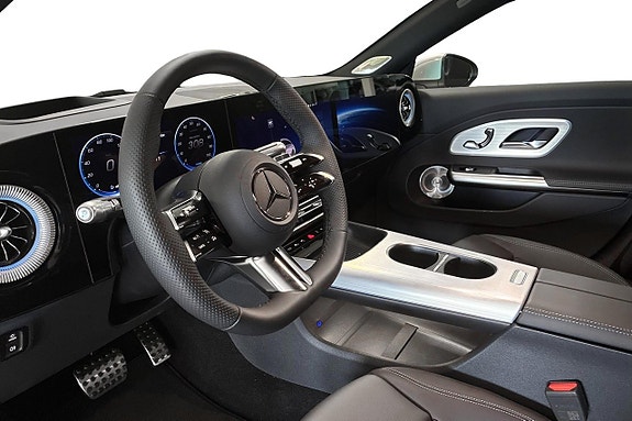 Mercedes-Benz CLA350 6 of 12