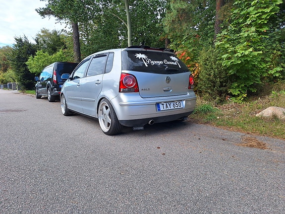 Volkswagen Polo 2 of 8