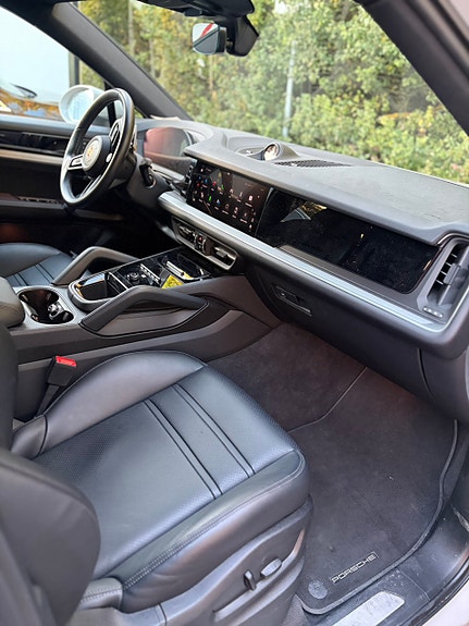 Porsche Cayenne Coupe 9 of 10