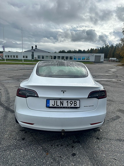 Tesla Model 3 4 of 11