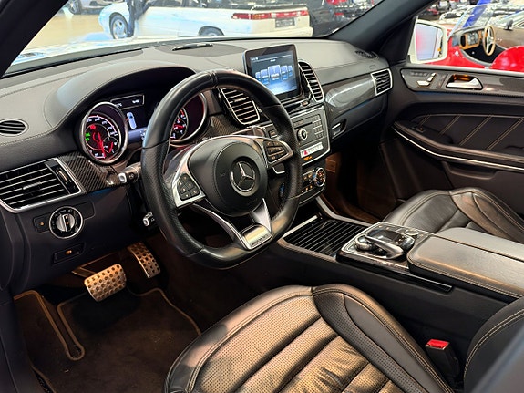 Mercedes-Benz GLS63 10 of 23