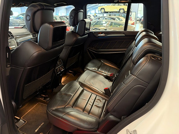 Mercedes-Benz GLS63 15 of 23