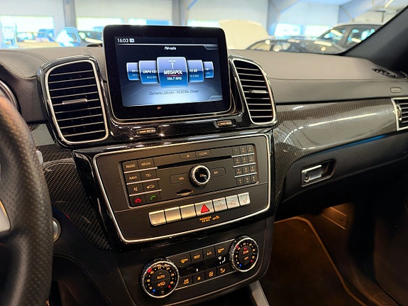 Mercedes-Benz GLS63 12 of 23