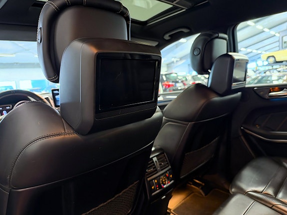 Mercedes-Benz GLS63 16 of 23
