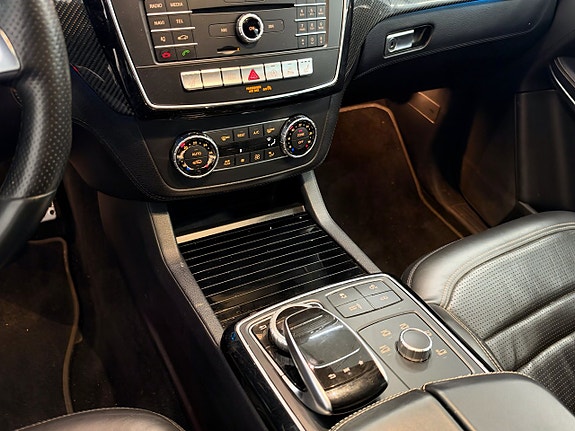 Mercedes-Benz GLS63 18 of 23