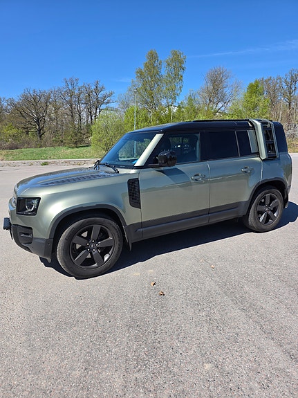 Land Rover Defender 110 4 of 4