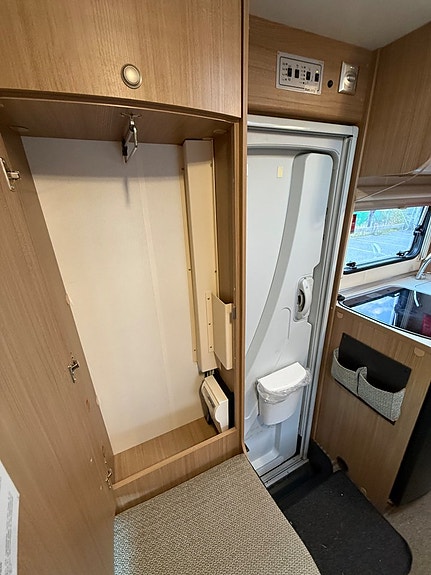 Sun Living Lido S42 SL 2.3 4000 mil – Långbäddar – Solcell – Kamrem bytt 17 of 25