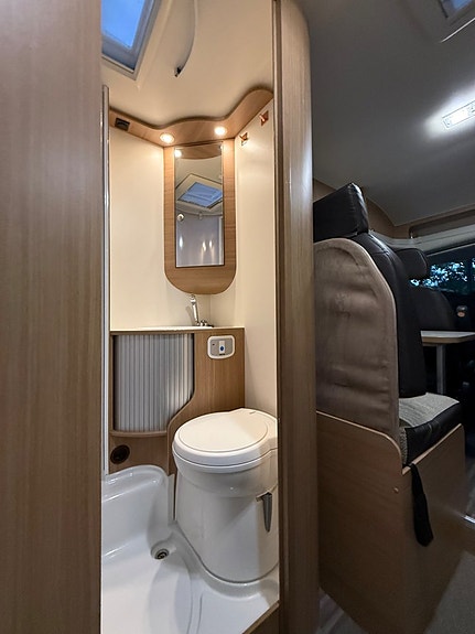 Sun Living Lido S42 SL 2.3 4000 mil – Långbäddar – Solcell – Kamrem bytt 23 of 25