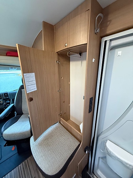 Sun Living Lido S42 SL 2.3 4000 mil – Långbäddar – Solcell – Kamrem bytt 16 of 25