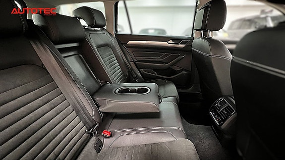 Volkswagen Passat 19 of 24