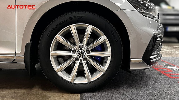 Volkswagen Passat 21 of 24
