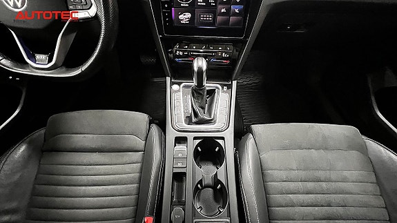 Volkswagen Passat 11 of 24