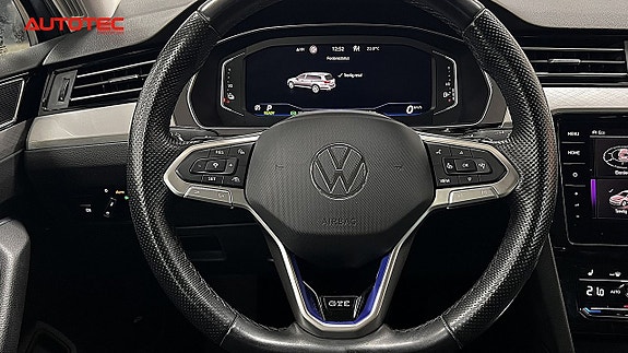 Volkswagen Passat 13 of 24