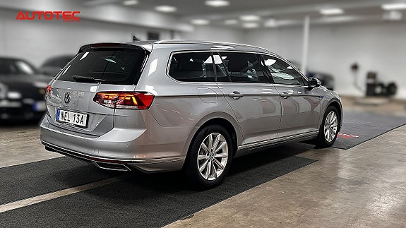 Volkswagen Passat 7 of 24