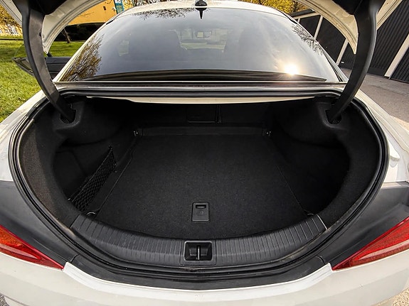 Mercedes-Benz CLA250 8 of 9