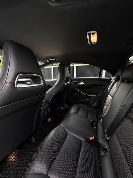 Mercedes-Benz CLA250 5 of 9