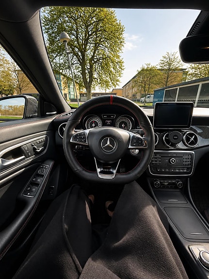 Mercedes-Benz CLA250 4 of 9