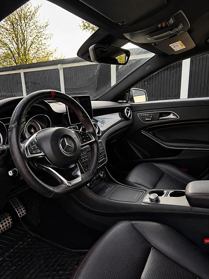 Mercedes-Benz CLA250 3 of 9