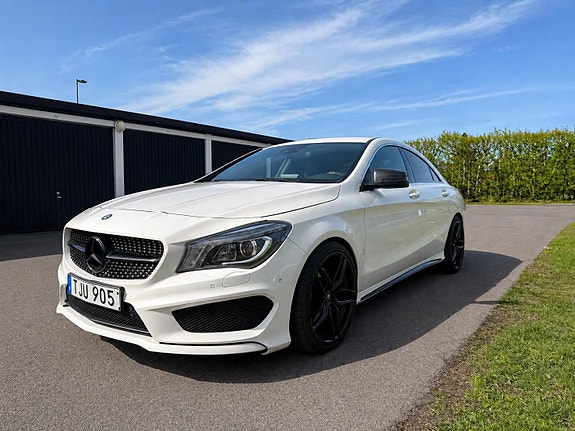 Mercedes-Benz CLA250 2 of 9