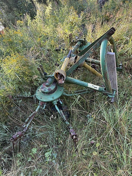 Kuhn GRS 21 2 of 3